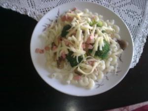 Těstoviny s brokolicí a sýrem